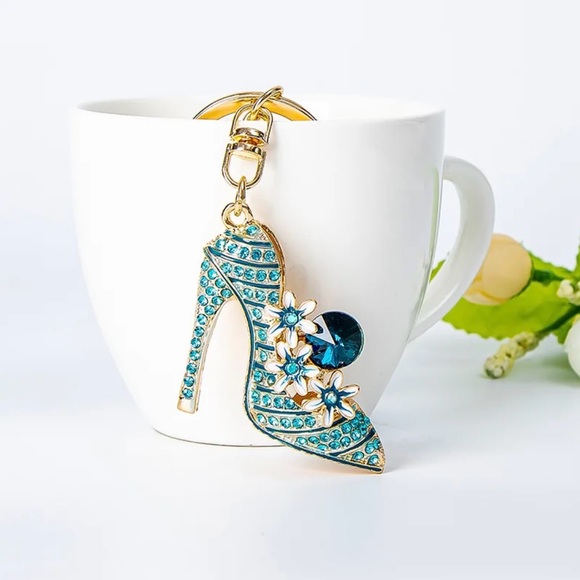 Diamond Inlaid High Heeled Shoes Key Chain Bag Car Key Ring Pendant 5 Inches - Picture 2 of 3